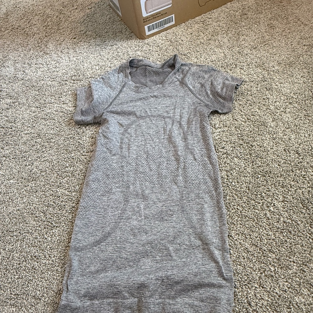 Lululemon Athletica Gray Short Sleeve Tee